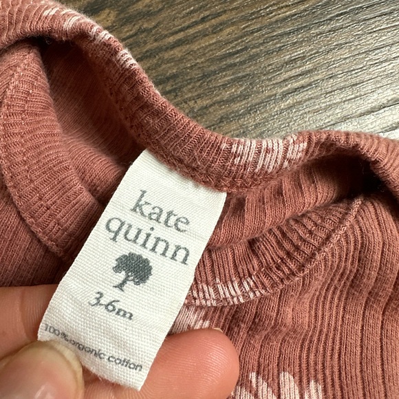 Bundle of 4 Girls 3-6 Month Outfits (Kate Quinn, Hanna Andersson, Burts Bees) - Picture 4 of 10